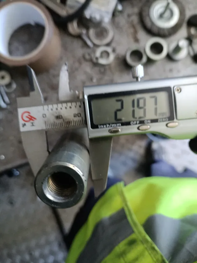 Eje Rueda Delantera T-Max 530/560