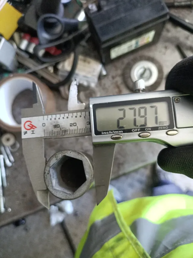 Eje Rueda Delantera T-Max 530/560