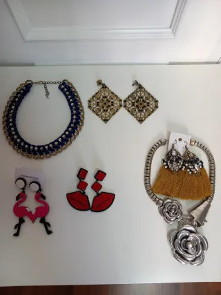 Conjunto Bisutería Collares y Pendientes