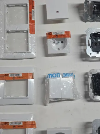 Mecanismos Simón 82 (Interruptores y Enchufes)