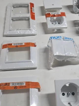 Mecanismos Simón 82 (Interruptores y Enchufes)