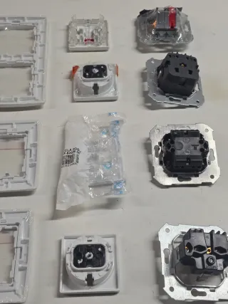 Mecanismos Simón 82 (Interruptores y Enchufes)