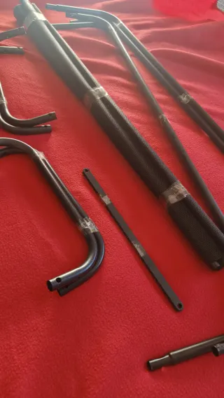 Estantería negra con colgador