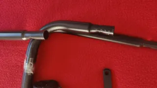 Estantería negra con colgador