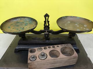 Balanza antigua hierro fundido