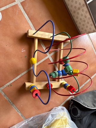 Juguete de Hilo con Cuentas de Madera