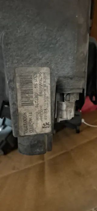 Faros Delanteros Peugeot 206 GTI, año 2000