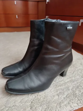 Botines Clarks Negros Talla 38 goretex. No calan .