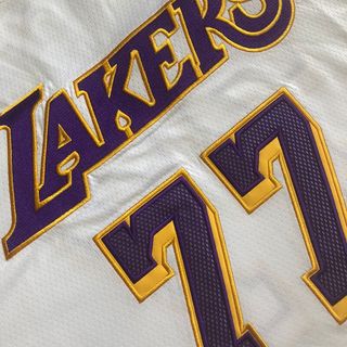 Camiseta Lakers 77 Luka Doncic Nike XL