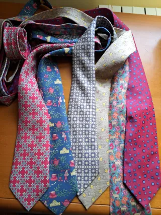 Corbatas Hermès de seda,por separado