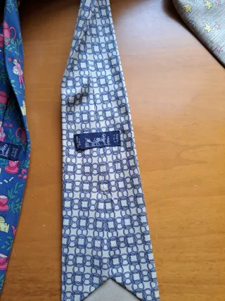 Corbatas Hermès de seda,por separado