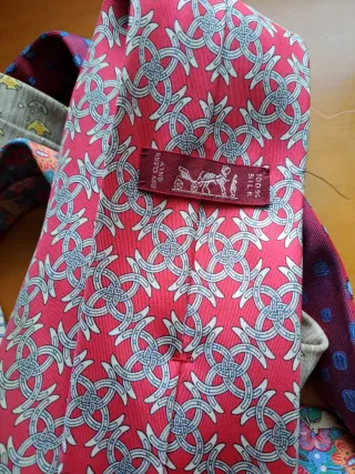 Corbatas Hermès de seda,por separado