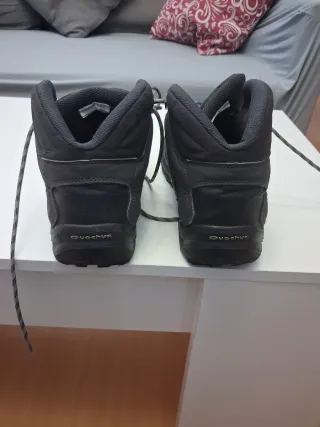 Botas Quechua negras y grises