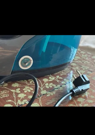 Centro de planchado azul y gris