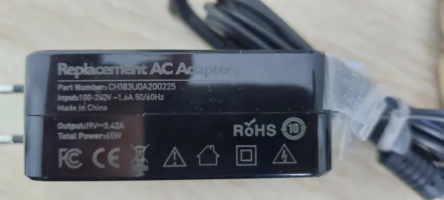 Adattatore di corrente nero