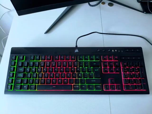 Teclado Gaming Corsair K55 RGB Pro