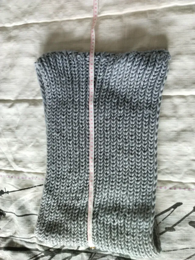 Bufanda cuello gris tejido