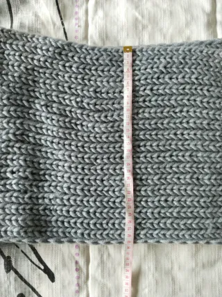 Bufanda cuello gris tejido