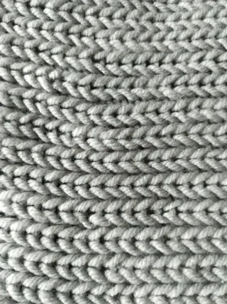 Bufanda cuello gris tejido