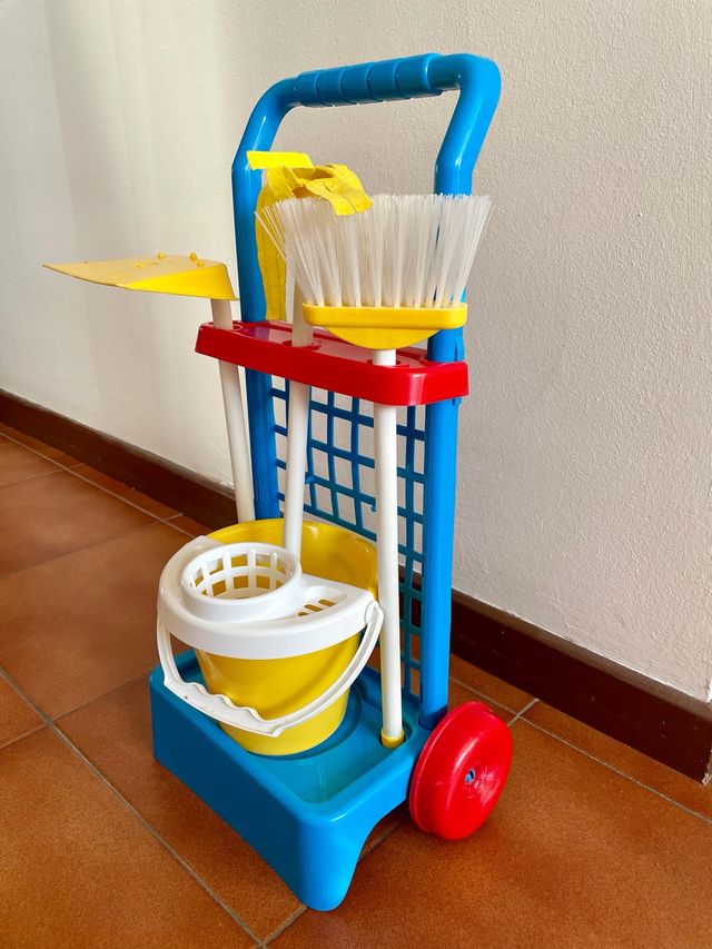Carrito de limpieza infantil con accesorios