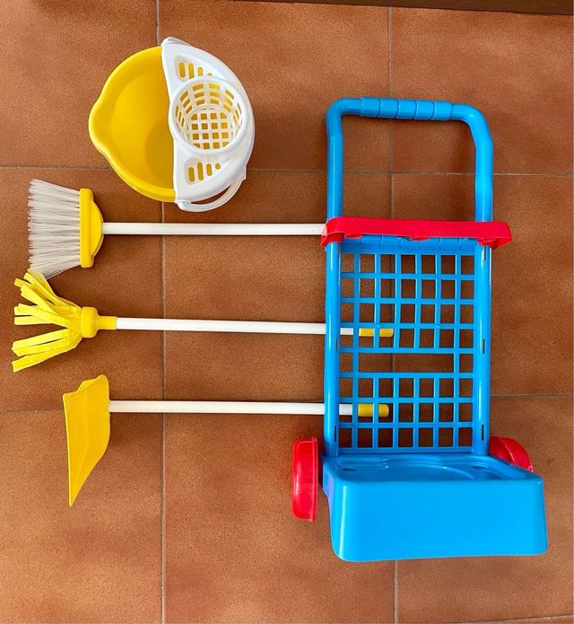 Carrito de limpieza infantil con accesorios
