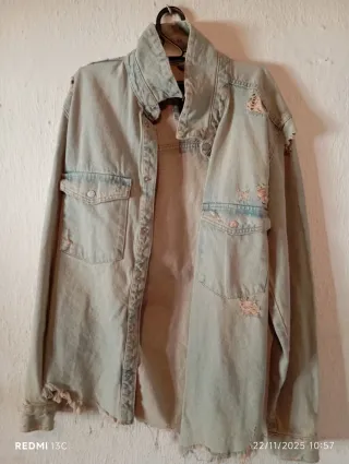 Chaqueta vaquera desgastada