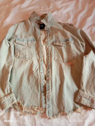 Chaqueta vaquera desgastada