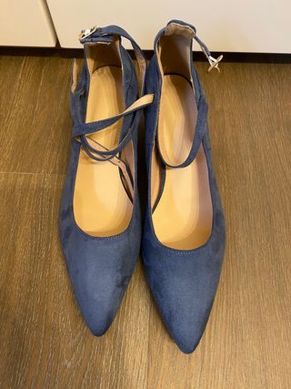 Scarpe tacco basso con cinturino blu