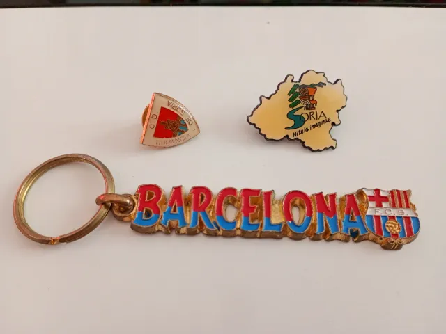 Llavero Barcelona y 2 Pins Soria