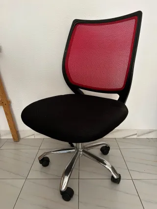 Silla de oficina negra y roja