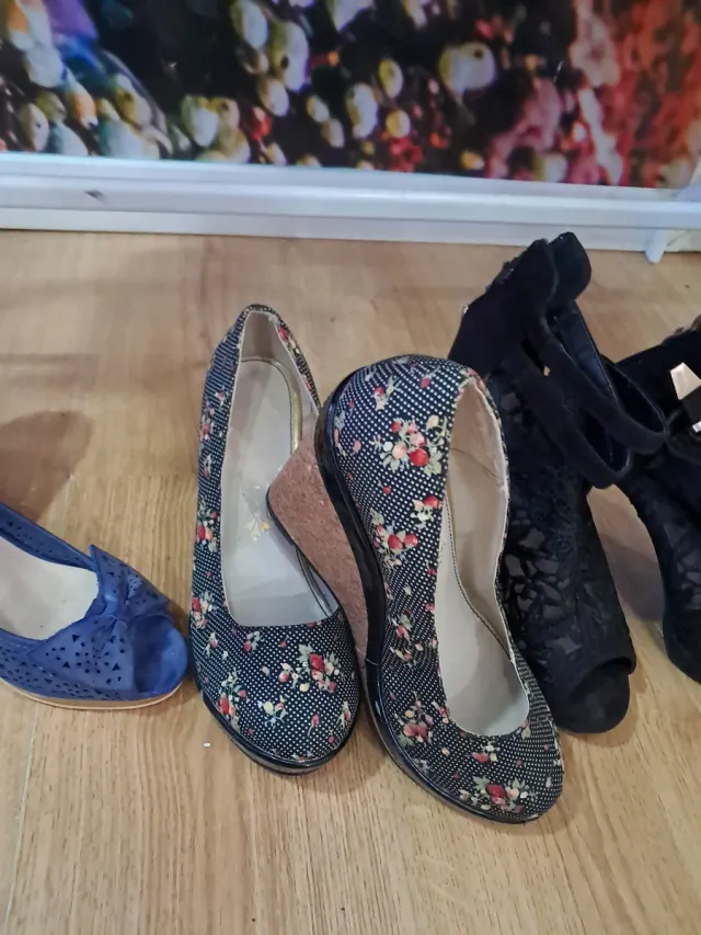 Lote 5 pares zapatos talla 39, las botas son nueva