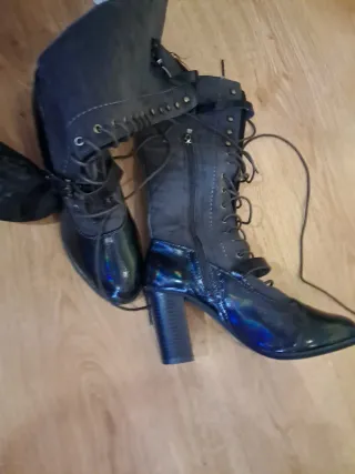 Lote 5 pares zapatos talla 39, las botas son nueva