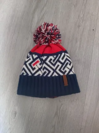 Gorro de lana con pompón