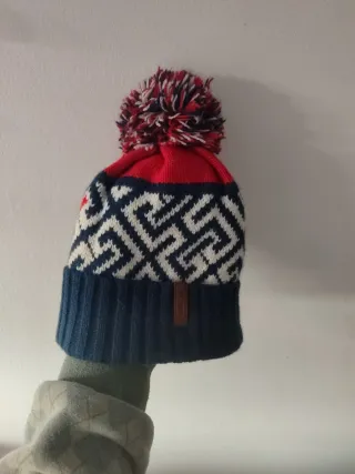 Gorro de lana con pompón