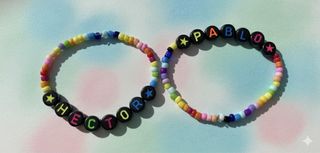 Pulseras personalizadas con letras y estrellas