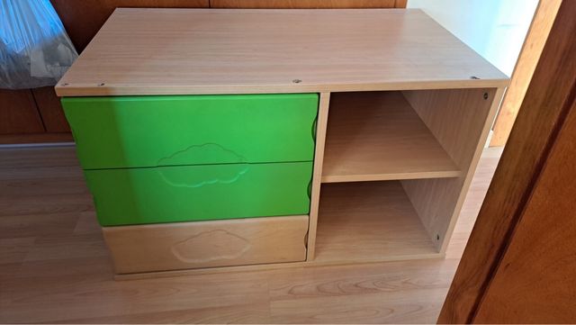 Cajonera de madera y plástico