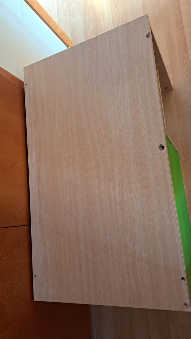 Cajonera de madera y plástico