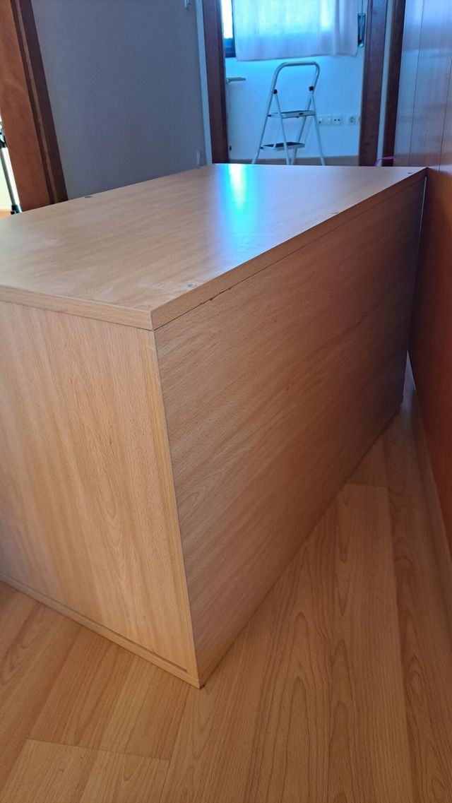 Cajonera de madera y plástico
