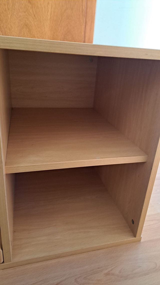 Cajonera de madera y plástico