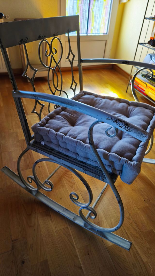 Poltrona dondolo vintage in metallo