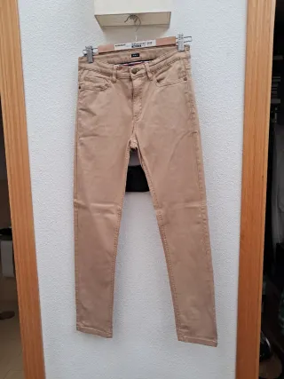 Pantalón chico beige. Talla 14