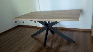 Mesa de comedor madera y metal