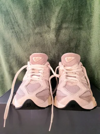 Deportivas de mujer. New Balance Beige/Blanco