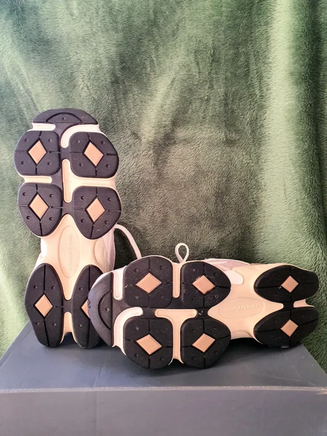 Deportivas de mujer. New Balance Beige/Blanco