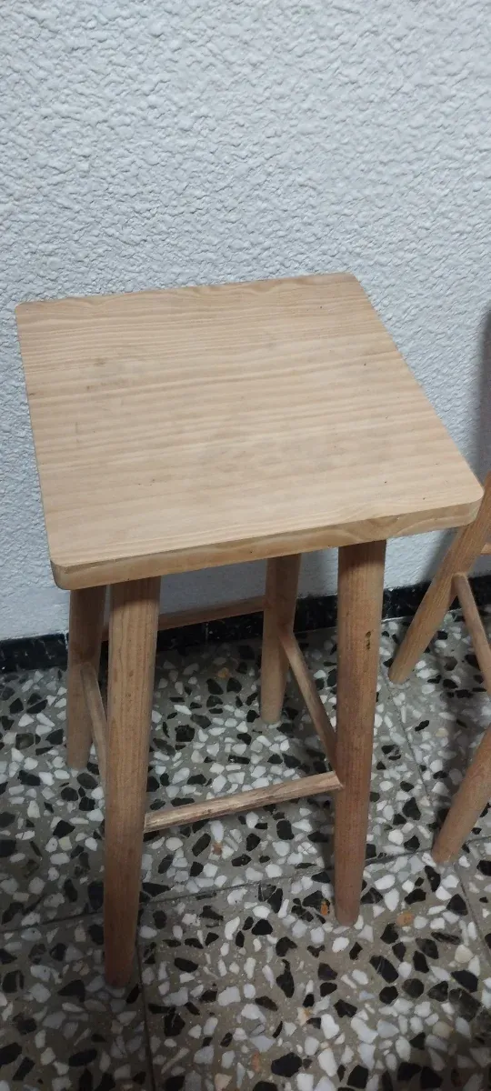 Sillas Altas de Madera