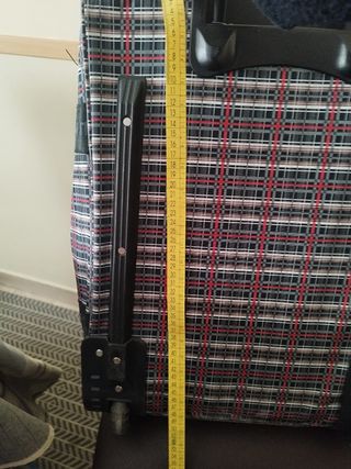 Maleta de tela con cremallera defectuosa