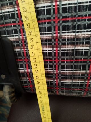 Maleta de tela con cremallera defectuosa