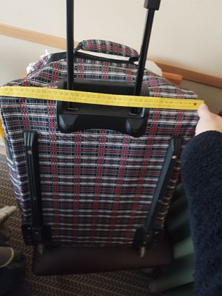 Maleta de tela con cremallera defectuosa