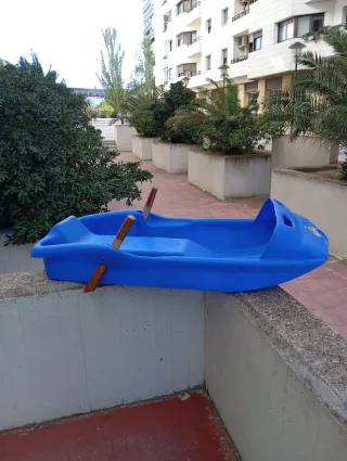 Trineo azul para nieve