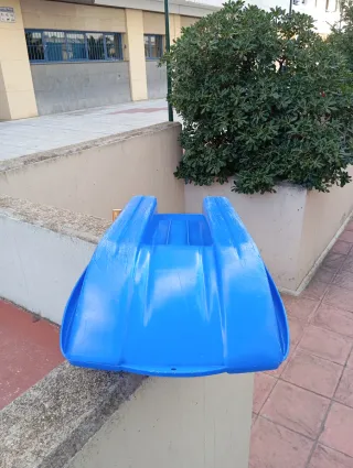 Trineo azul para nieve